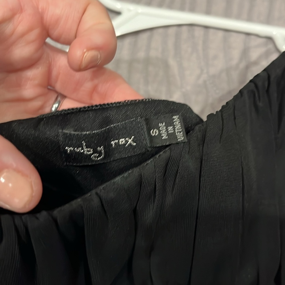 Women’s size small black dress. - Picture 5 of 5